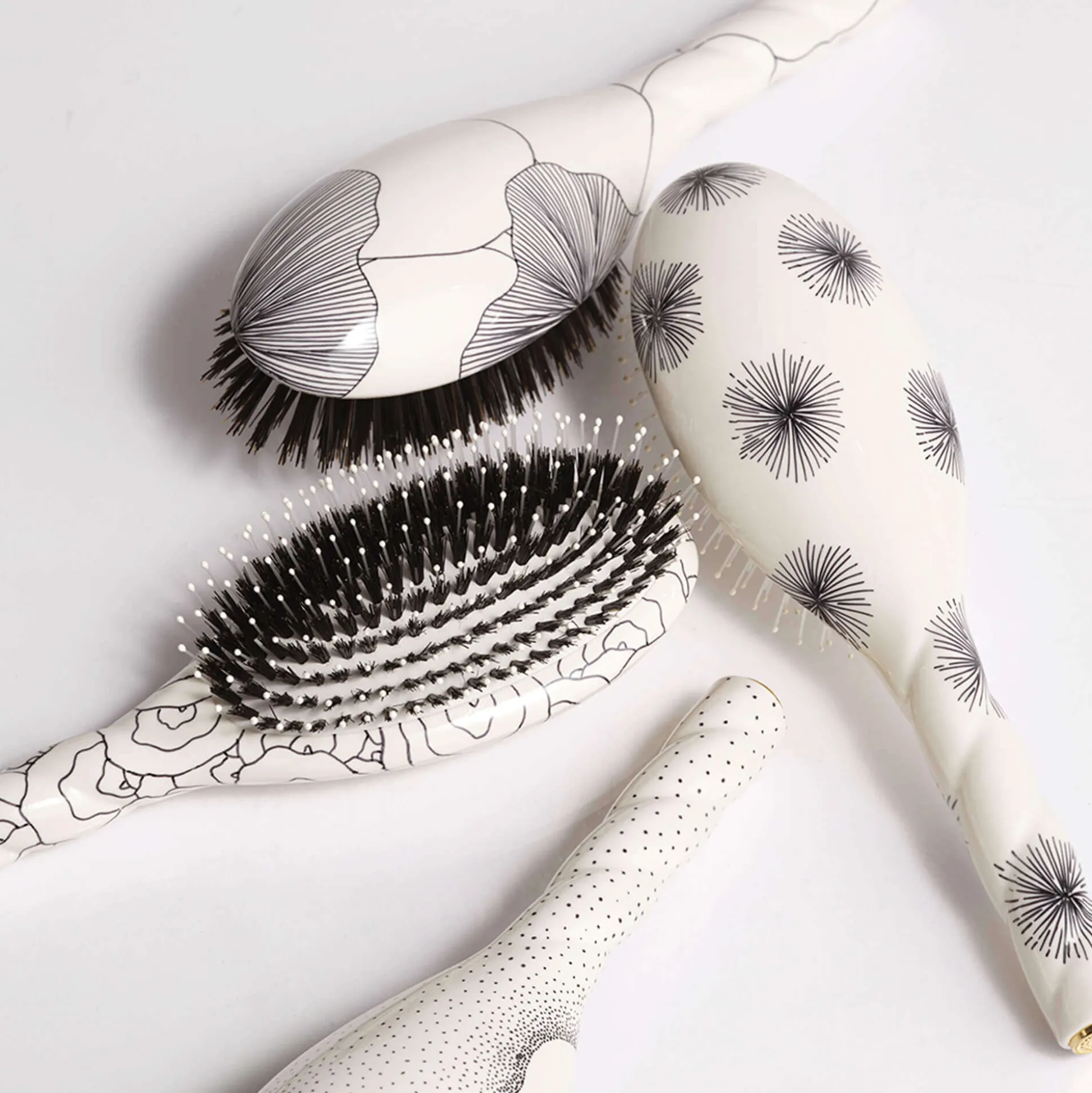 La Brosse N°04 la Miracle Dêmêlante et Massante