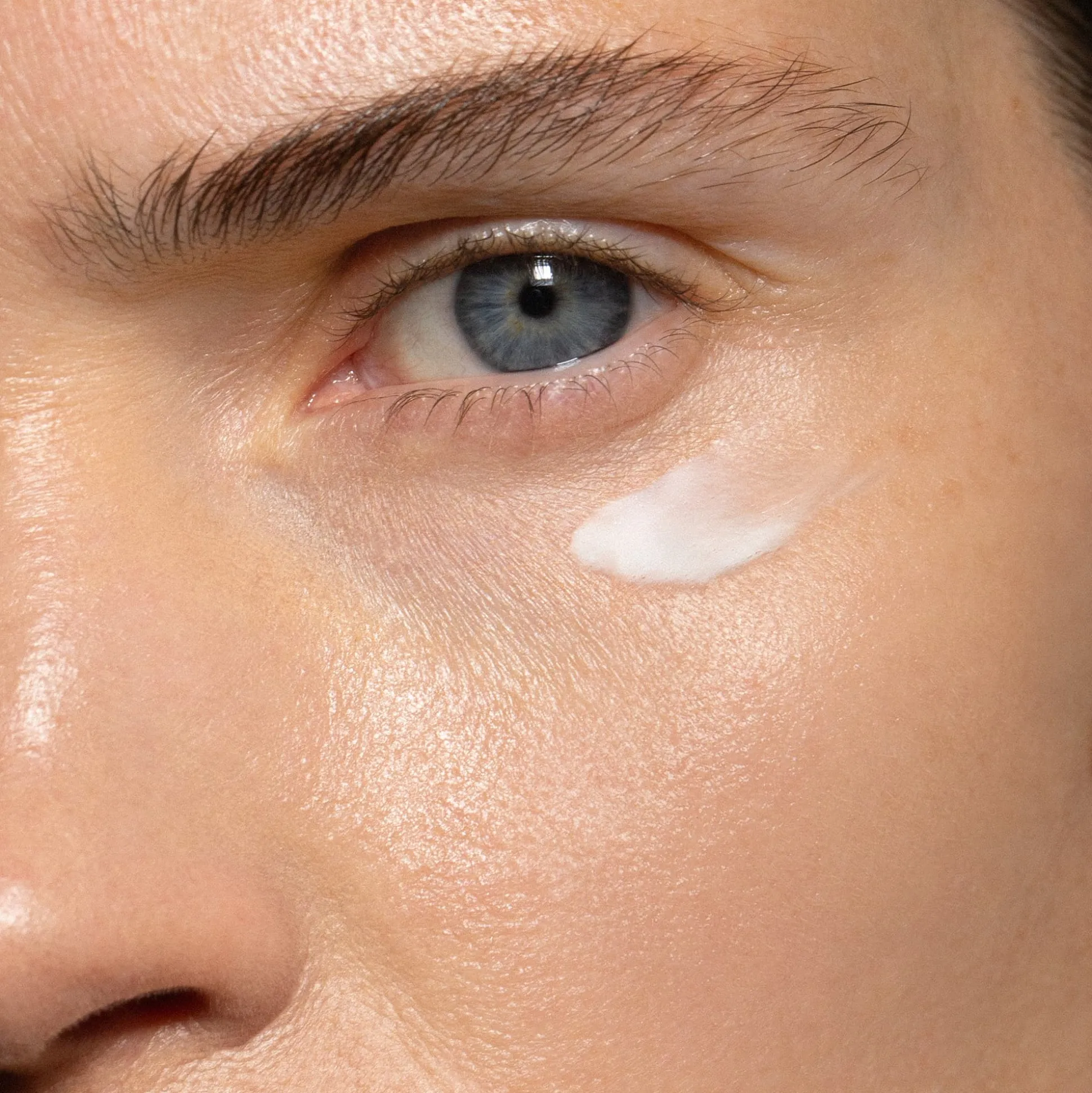 Retinol Alternative Plant-Powered Eye Serum Contour des Yeux